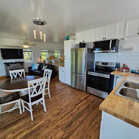 Seaside Lake-Front Cottage Madison Bagian luar foto