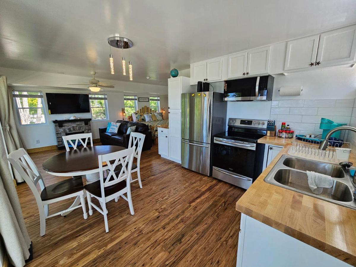 Seaside Lake-Front Cottage Madison Bagian luar foto