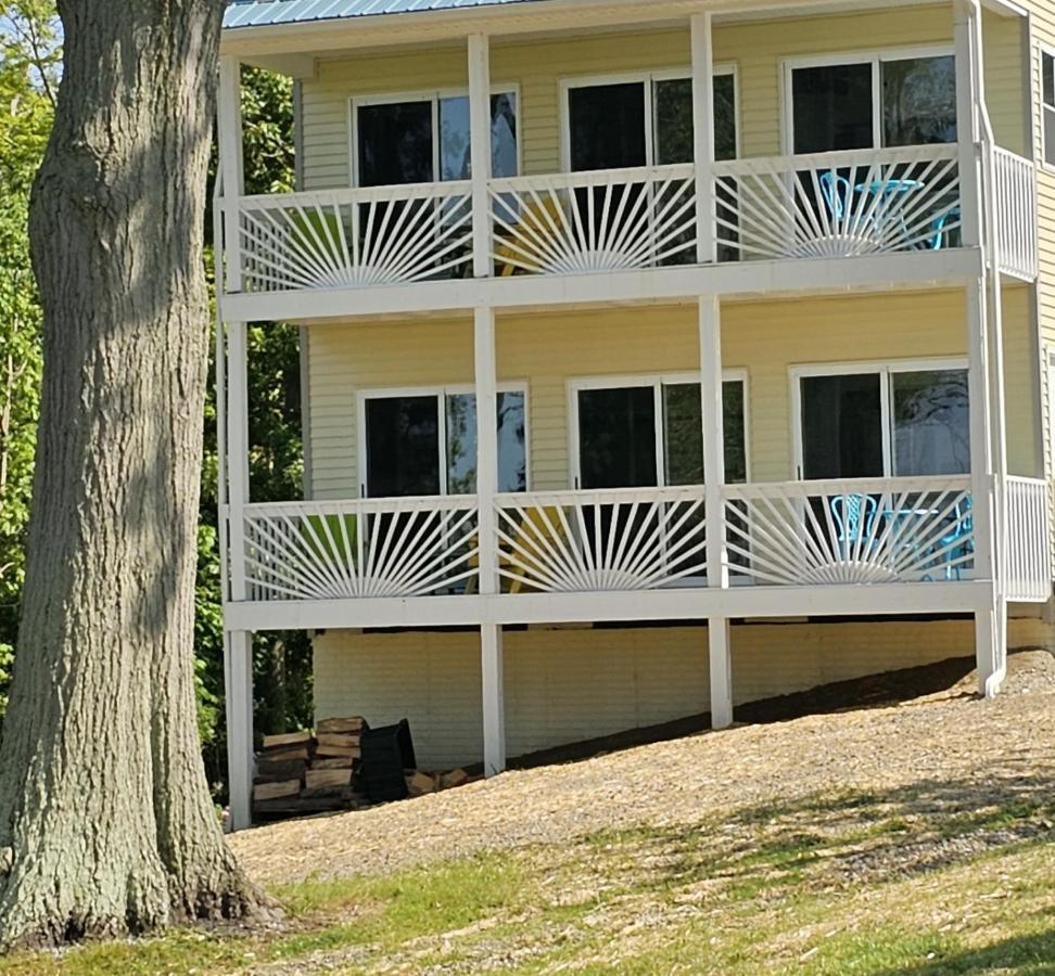 Seaside Lake-Front Cottage Madison Bagian luar foto